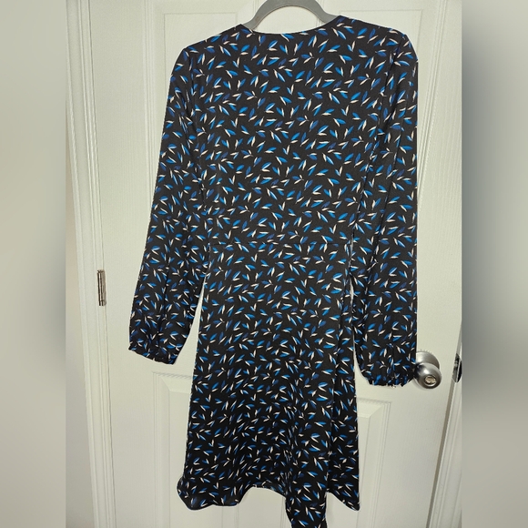 Adrianna Papel Chic Black and Blue Patterned Dress wrap style Size 8 - Picture 12 of 14